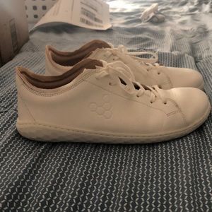 Vivo barefoot Geo Court III